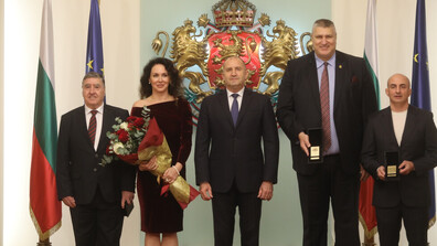 Румен Радев удостои изявени български спортисти с Почетния знак на президента