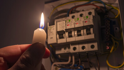 Oт пълно изгасване до внезапно пренапрежение: Tокови удари съсипват електроуреди в Плевенско