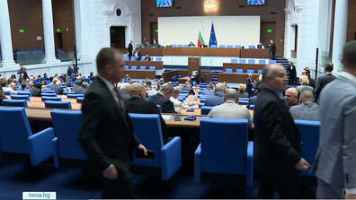 Дерогацията и особеният управител на "Лукойл" - основна тема в кулоарите на НС (ОБЗОР)