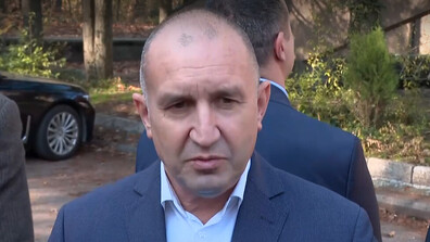 Румен Радев: Самото назначаване на особения търговски управител на "Лукойл" е извън закона