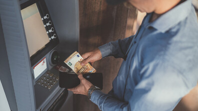 Как ще се извършват плащанията на 1 януари и как ще се превалутира в Българските пощи