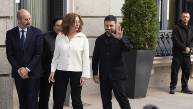 Зеленски е в Испания за срещи с краля и премиера