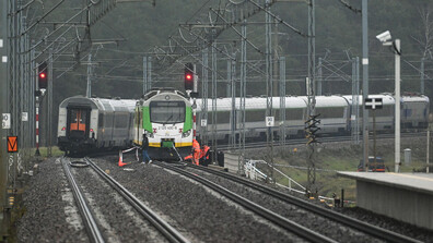 Полският премиер твърди, че двама украинци, работещи за Русия, стоят зад железопътния саботаж