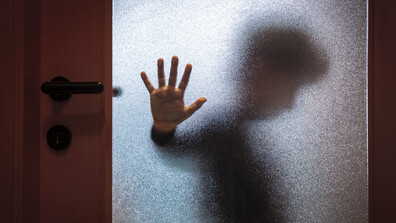 Нова мода: Деца изготвят ценоразпис с различни видове насилие, които поръчител може да си купи