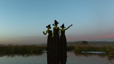 Вещерската шапка - откъде идва и каква символика носи (СНИМКИ)