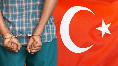 След хранителното отравяне на семейство в Истанбул: Арестуваха собственик и служител на хотел