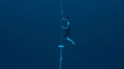 Украинка постави нов световен рекорд за най-дълбоко гмуркане (ВИДЕО)