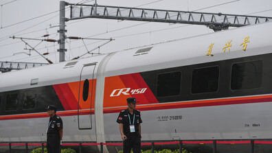 11 души загинаха при инцидент с влак в Китай