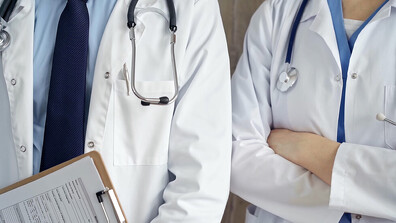 Младите лекари настояват за реформи, по-добри условия на труд и среща с новото мнозинство