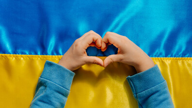 "Успях да докосна косата на мама и да се сбогувам с нея": Дете, обезобразено при руски удар, разплака преводач в ЕП (ВИДЕО+СНИМКИ)