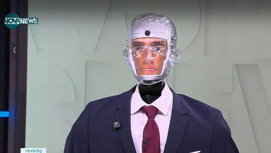 Роботът, предвидил оставката на кабинета: На протеста видях необикновена енергия