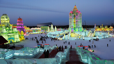Най-големият тематичен парк "Ледено-снежен свят" в Китай отваря врати