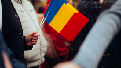 „Правосъдие в плен": Как филм за корупцията в съдебната система на северната ни съседка доведе до масово недоволство?