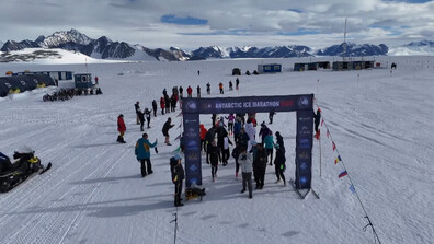 За пръв път в историята: На Антарктида се проведе маратон по бягане назад (ВИДЕО)