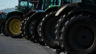 Френски земеделци блокираха с трактори Европейския парламент (ВИДЕО+СНИМКИ)