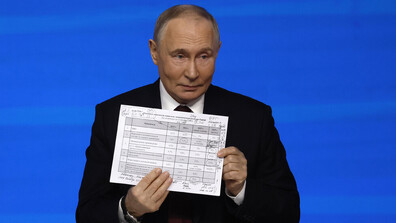 На голям екран: Саркастични съобщения се появиха, по време на годишната пресконференция на Путин