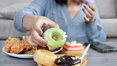 Психолог: Системното гладуване води до преяждане