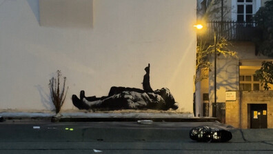 В Лондон се появиха два идентични графита на Банкси (ВИДЕО)