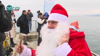 Коледно гмуркане в Бургас: Водолази търсят гърне с жълтици