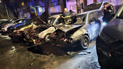 Автомобили изгоряха при пожар в Русе