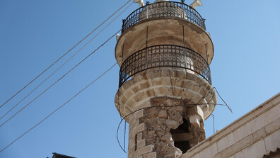 Експлозия в джамия уби най-малко осем души в Сирия