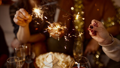 Известни лица поздравиха зрителите на NOVA за празниците