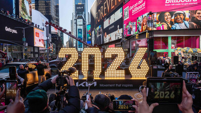 Кристалната топка на „Таймс скуеър“ в Ню Йорк ще даде старт на честването на 250-годишнината на САЩ (ВИДЕО)