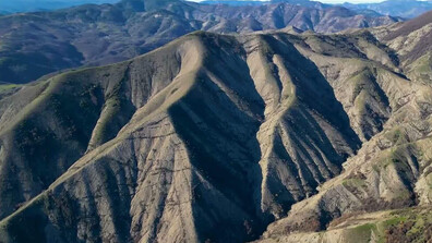 „Дотам и обратно”: Поразяващите сетивата пейзажи от родопския връх Радимар (ВИДЕО)