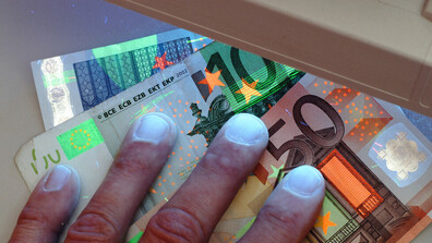 Рекламни видеа предлагат фалшиви евробанкноти в социалните мрежи