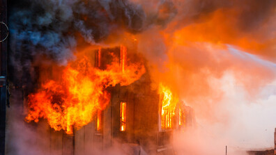 Пожар в новогодишната нощ изпепели голяма църква в центъра на Амстердам (ВИДЕО)