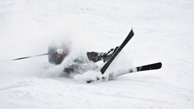 Скиор е с комоцио след падане на писта в Банско, хеликоптер го превози до болница