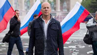 Брус Уилис се впуска в взривоопасна мисия със сина си в „Умирай трудно: Денят настъпи“