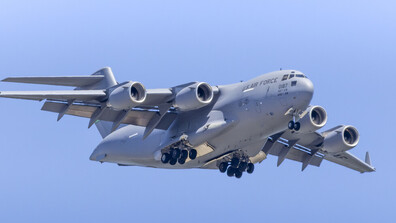 12 американски военни самолета кацнаха във Великобритания