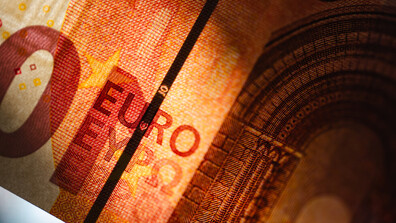 Студентска изложба представя ползите от приемането на еврото