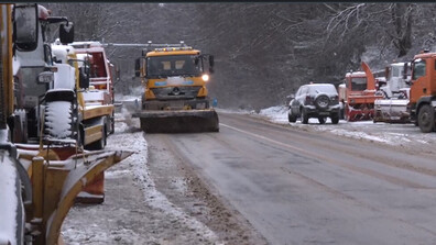 Пътищата в страната са проходими при зимни условия, 424 машини работят на терен