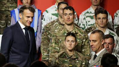 Франция започна кампания за доброволна военна служба