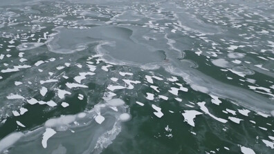 Рядко явление: Езерото Балатон замръзна почти изцяло за първи път от 2017 г. (ВИДЕО+СНИМКИ)