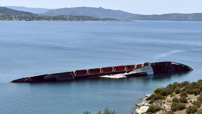 Баржа потъна край Гюргево и замърси Дунав с нефт