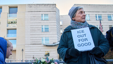 Актьори носиха значки с послания на церемонията "Златен глобус" в знак на почит към убитата от ICE Рене Гуд (СНИМКИ)