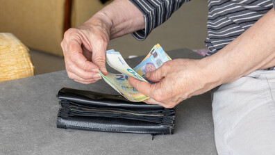 Социалният министър предлага: Празничните надбавки за пенсионерите да бъдат уредени в бюджета