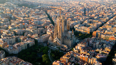 Все по-близо до завършване: Монтираха ключови елементи от кръста на „Саграда Фамилия“