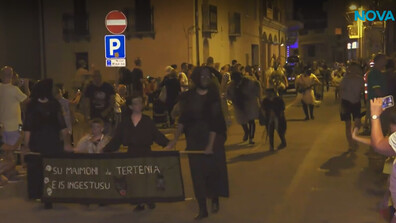 Сардински сурвакари в Перник: Ритуали за дъжд, маски с кози рога и звънци с кости от овца