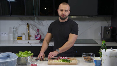 Богата вечеря на корем от Симеон Кралев от „Игри на волята“ в „Черешката на тортата“