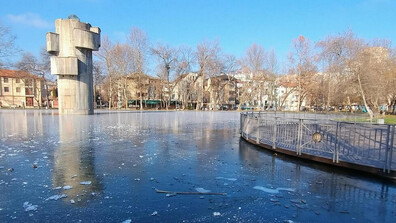 Замръзна езерото „Монтанезиум“ в Монтана (СНИМКИ)