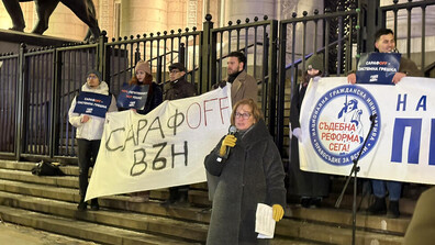 Протестиращи искат оставката на Борислав Сарафов като и.ф. главен прокурор (ВИДЕО+СНИМКИ)