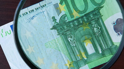 Хванаха фалшиви 10 000 евро, доставени с куриерска фирма в Монтана