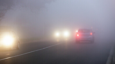 АПИ алармира шофьорите: Гъста мъгла с изключително ниска видимост на много места