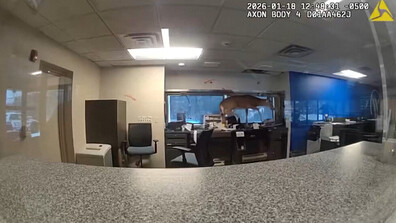 Полицията "задържа", нахлул в банка в щата Ню Йорк (ВИДЕО)