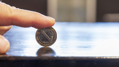 Жълтите стотинки, които спасяват: Как децата ни дават най-големия урок по човечност