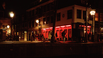 Освободиха 15 жени от китайски произход, държани с цел проституция в Испания